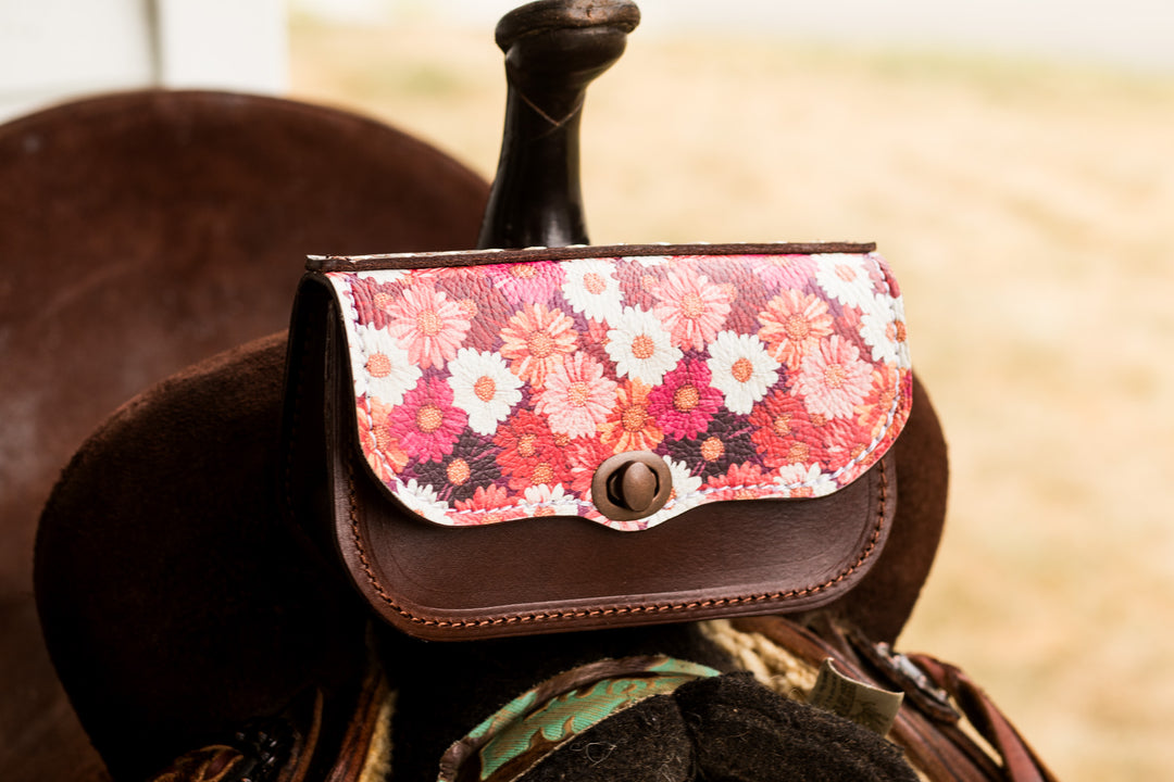 Pommel saddle/belt bag - Dark gerbera daisy on hickory