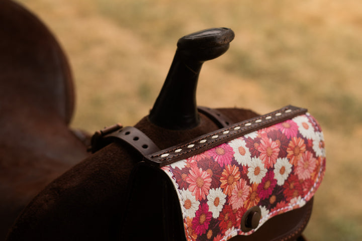 Pommel saddle/belt bag - Dark gerbera daisy on hickory