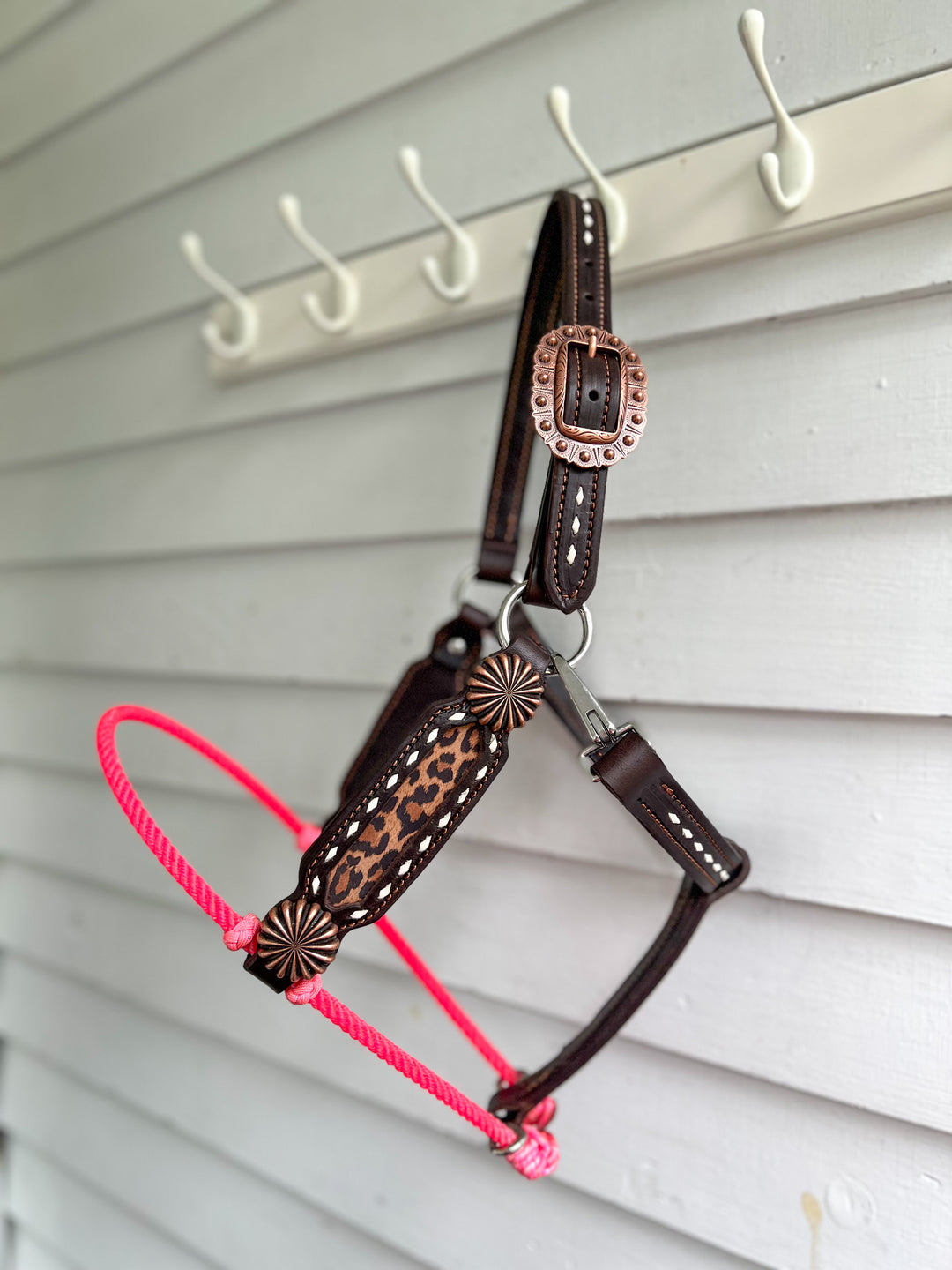 [ Stock] Full Leather Lariat Halter - leopard - hot pink lariat