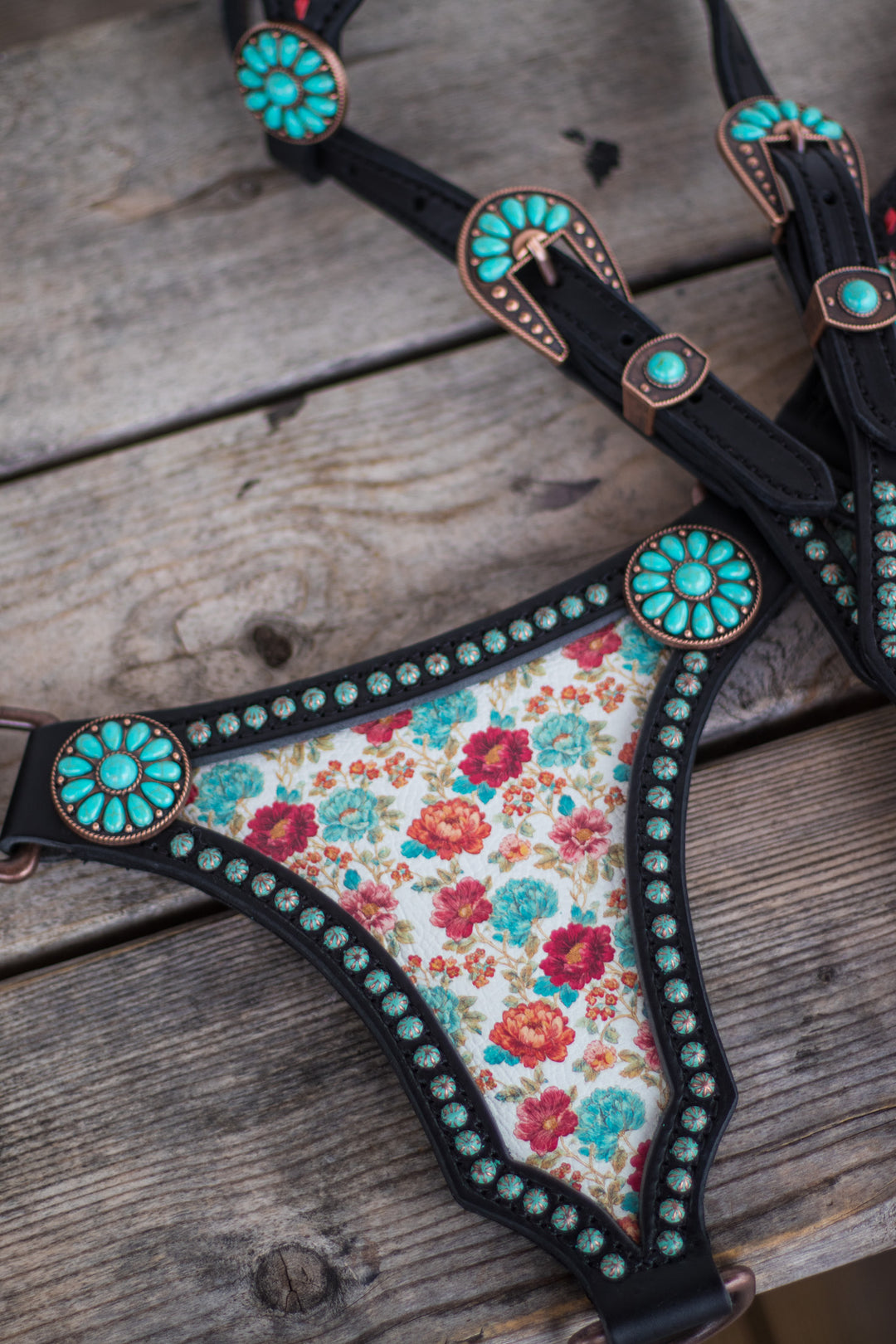 [In Stock] Lady Emberly -  Large Centerplate Tack Set - one ear