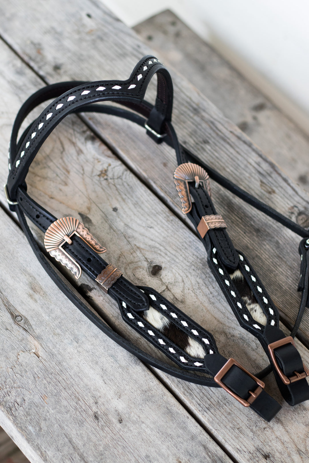 [ In Stock ] Black and White hair on hide w/ white buckstich- black - Quick Change Headstall