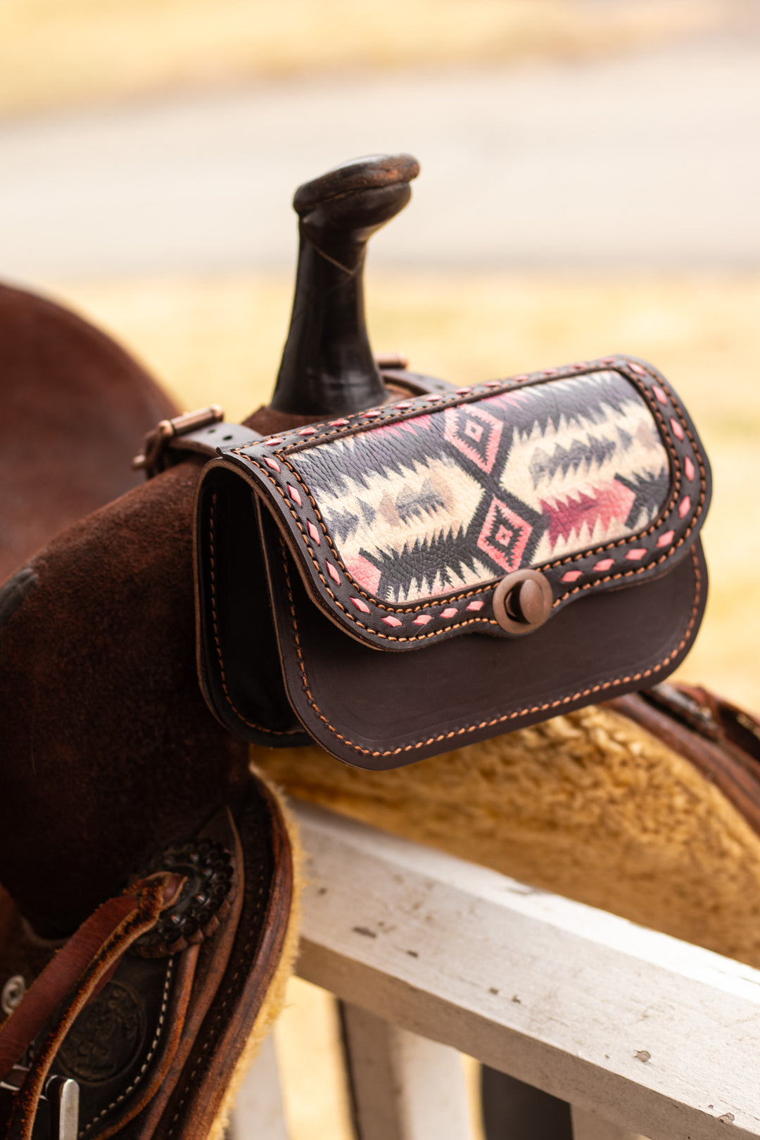 Pommel saddle/belt bag - light pink aztec